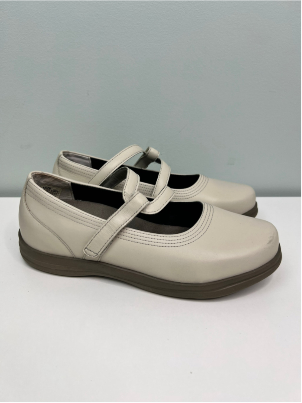 Apex Leather Mary Jane Shoes Flats Beige Size 10.5 Extra Wide Comfort Slip On